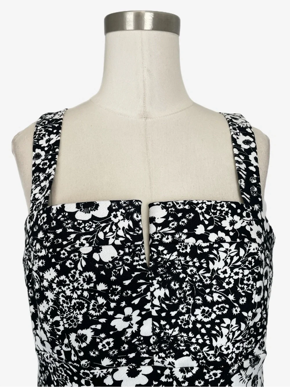 Hyacinth House Black white floral Gaia mini dress stretch preppy neutral M